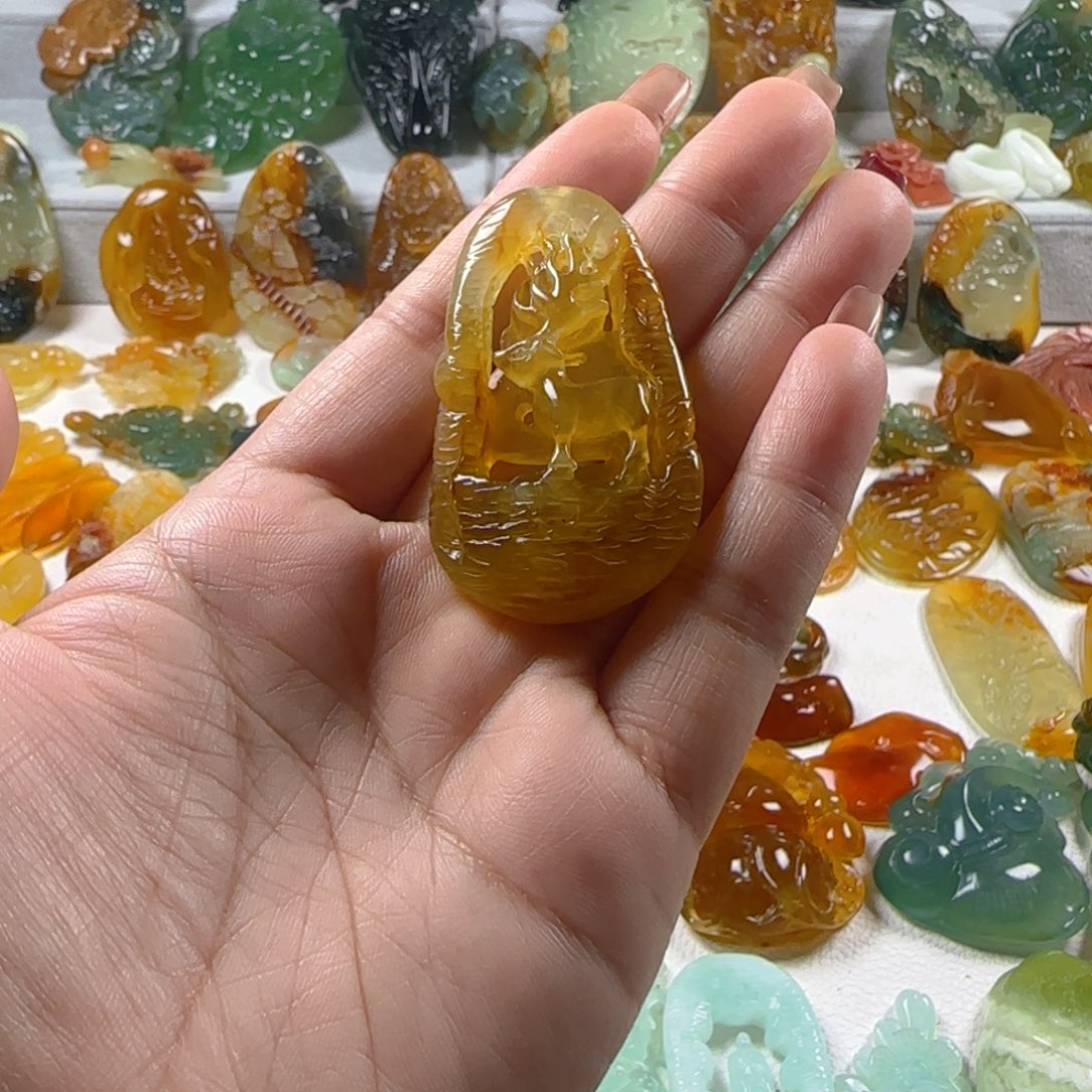 蛇纹石玉颈饰未镶嵌