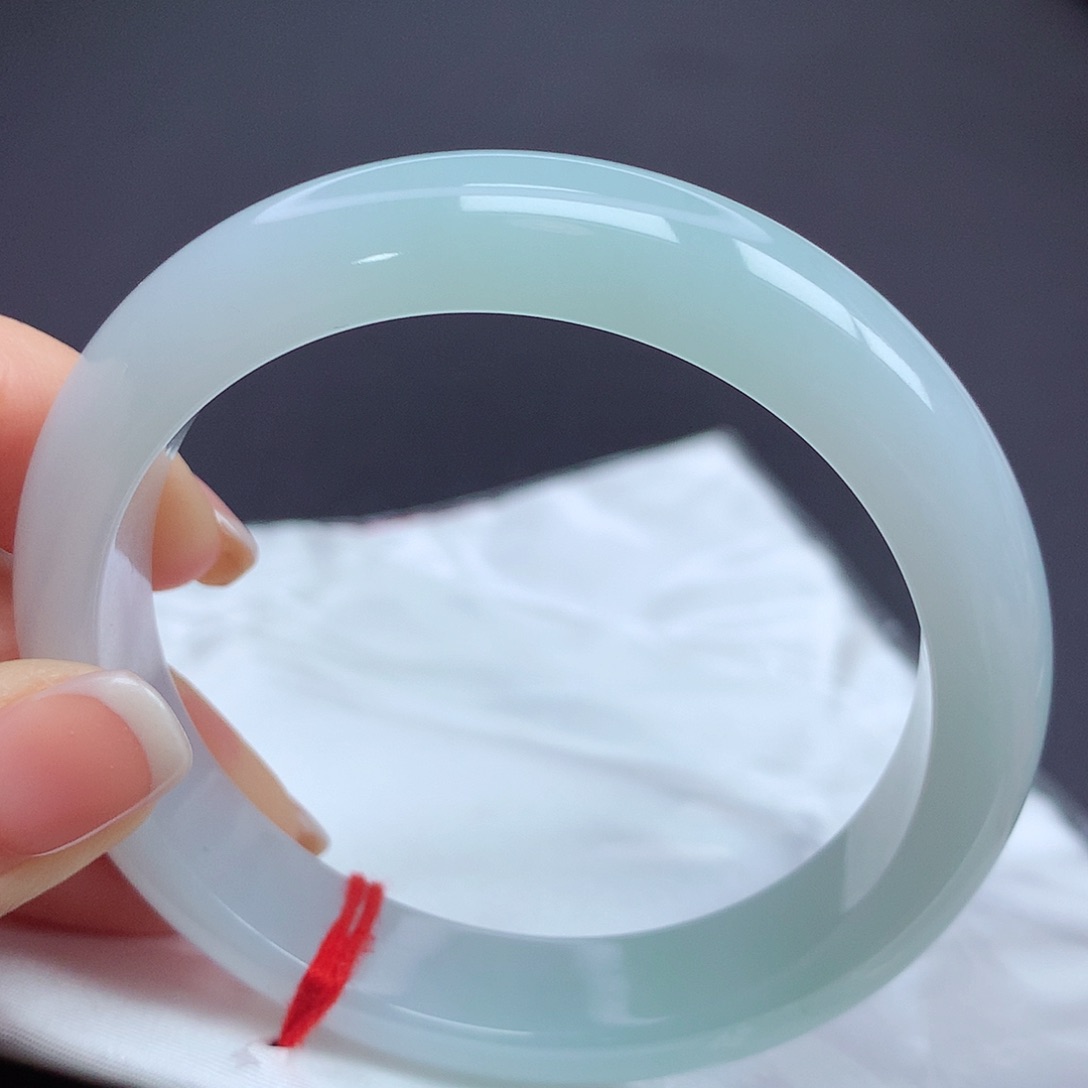 翡翠手镯未镶嵌l n n n n n n n n