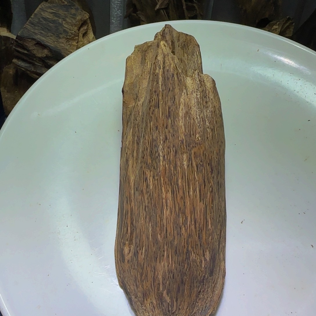 沉香手把件龙*天沉香奇楠红土黄油格实心大料108克