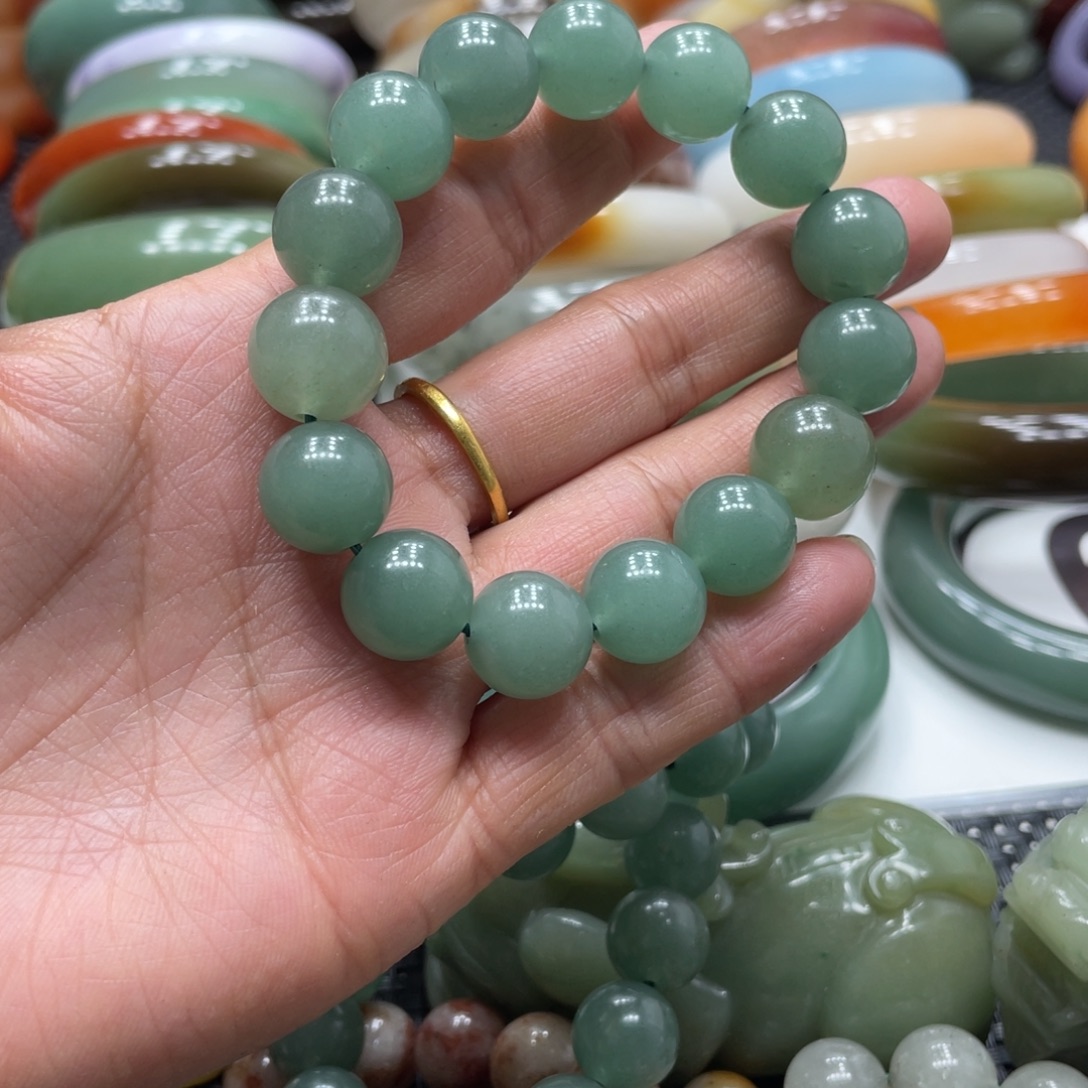 石英岩玉未镶嵌手镯