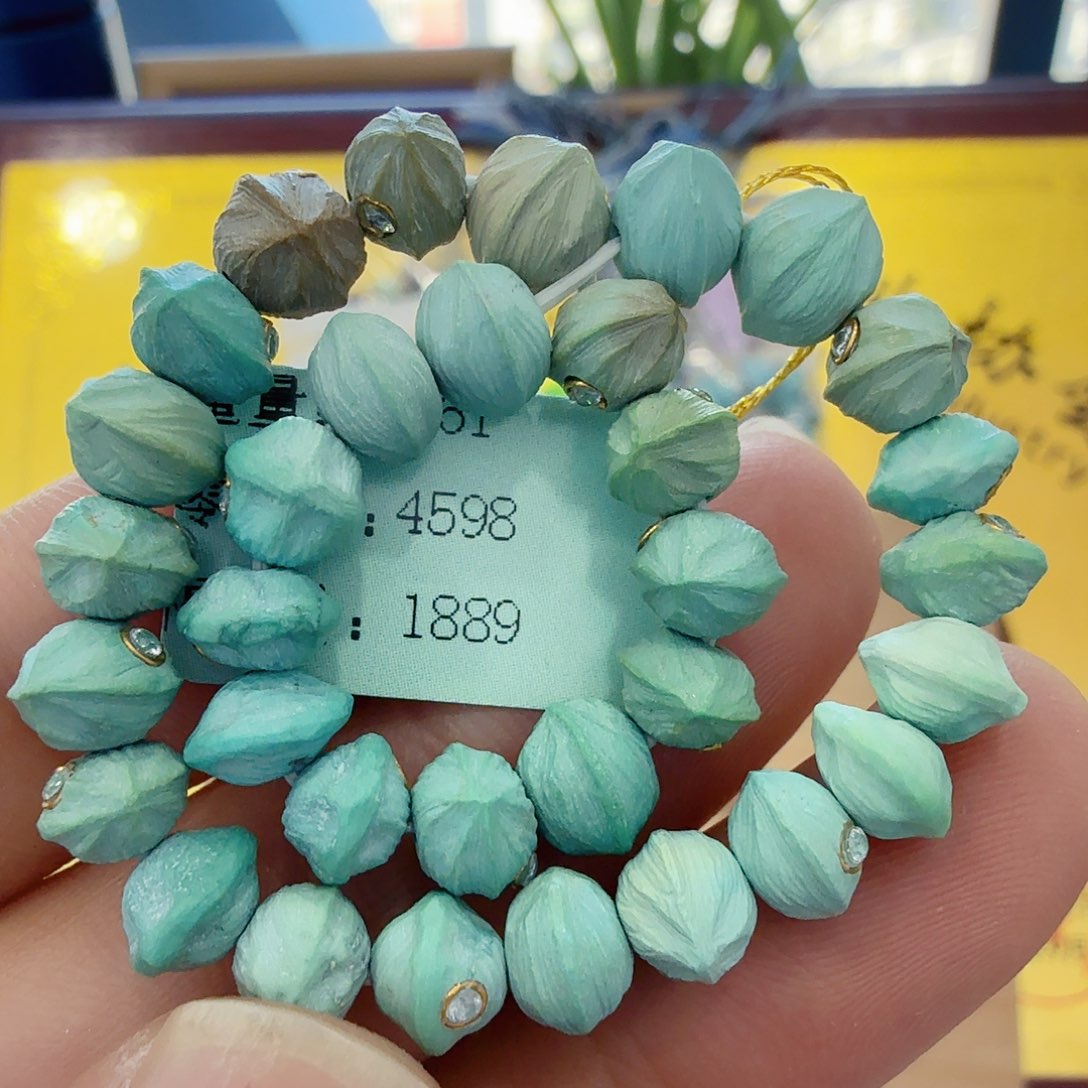 梦***潇绿松石未镶嵌珠宝奇石