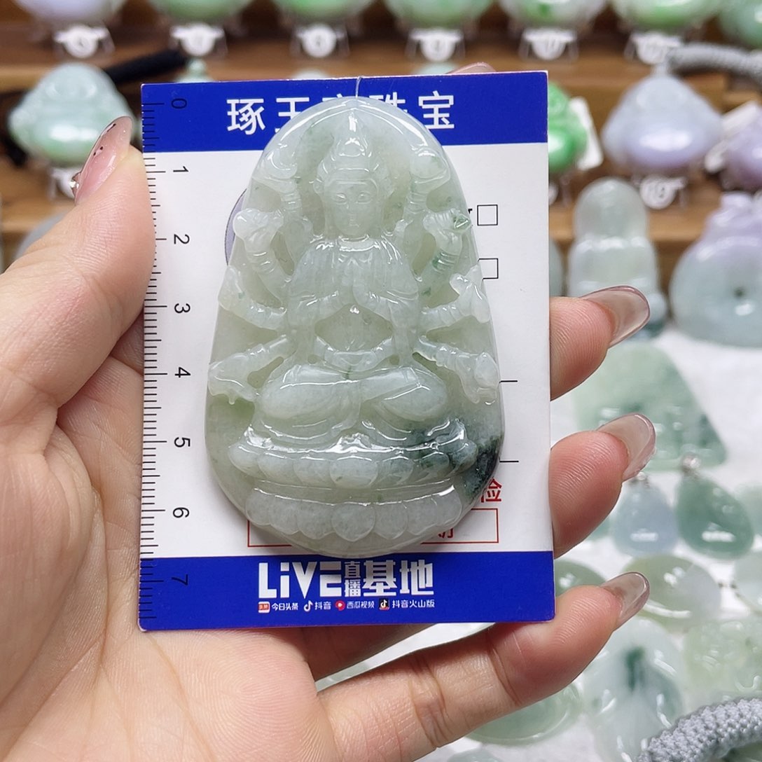 颈饰未镶嵌翡翠千手观音
