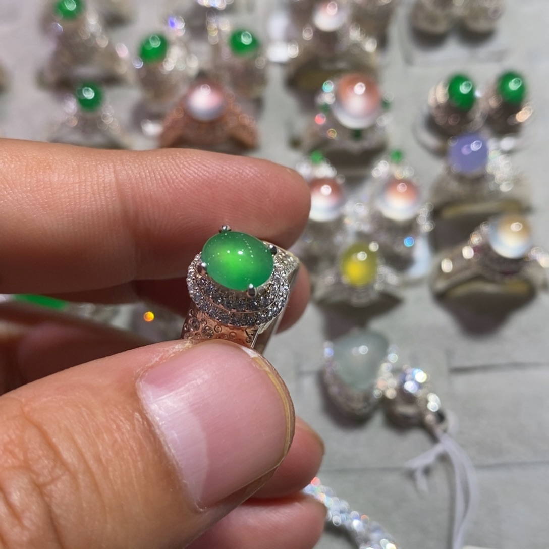 定制翡翠未镶嵌高冰甜绿7.8mm