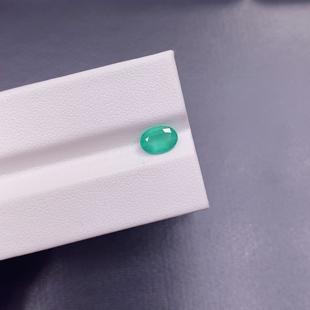 裸石祖母绿0.77克拉