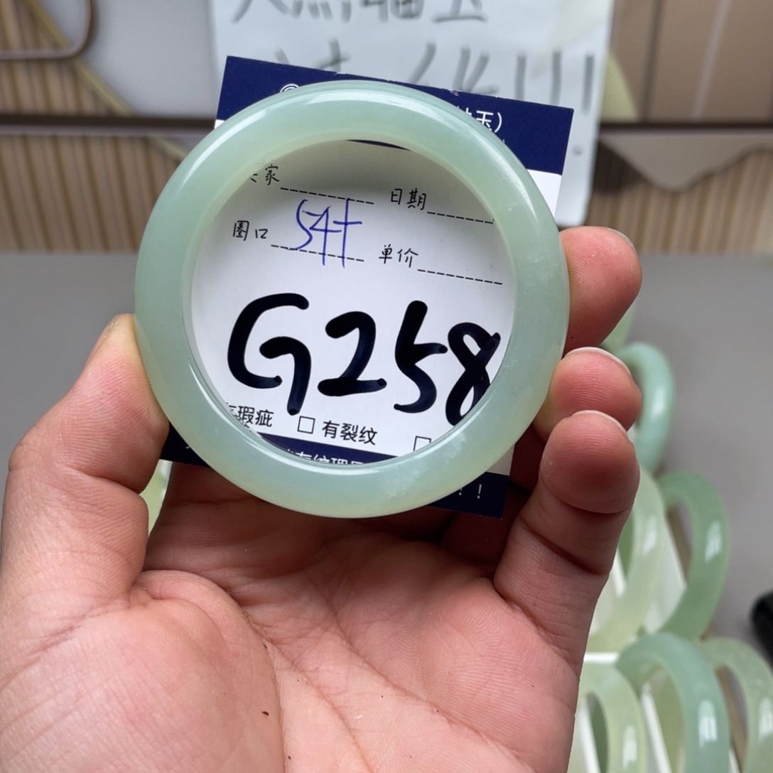 岫玉手镯手镯未镶嵌