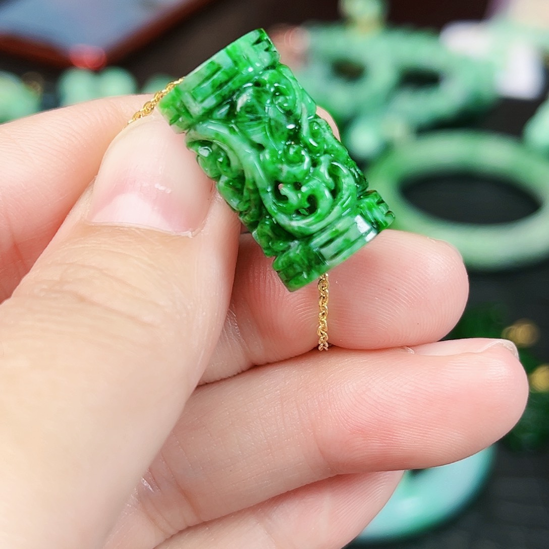 翡翠颈饰未镶嵌吊坠