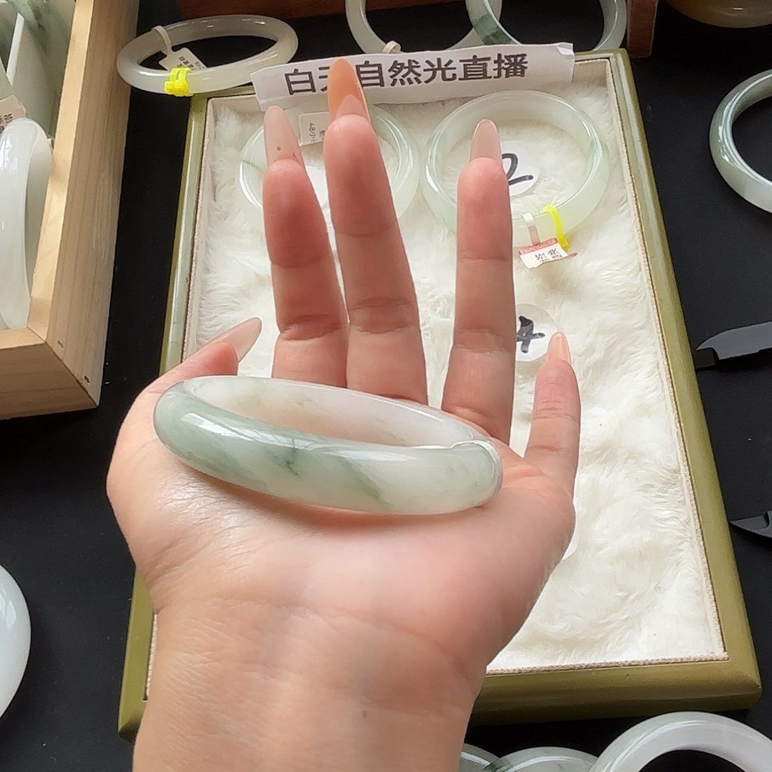 孤***i石英质玉手镯未镶嵌59