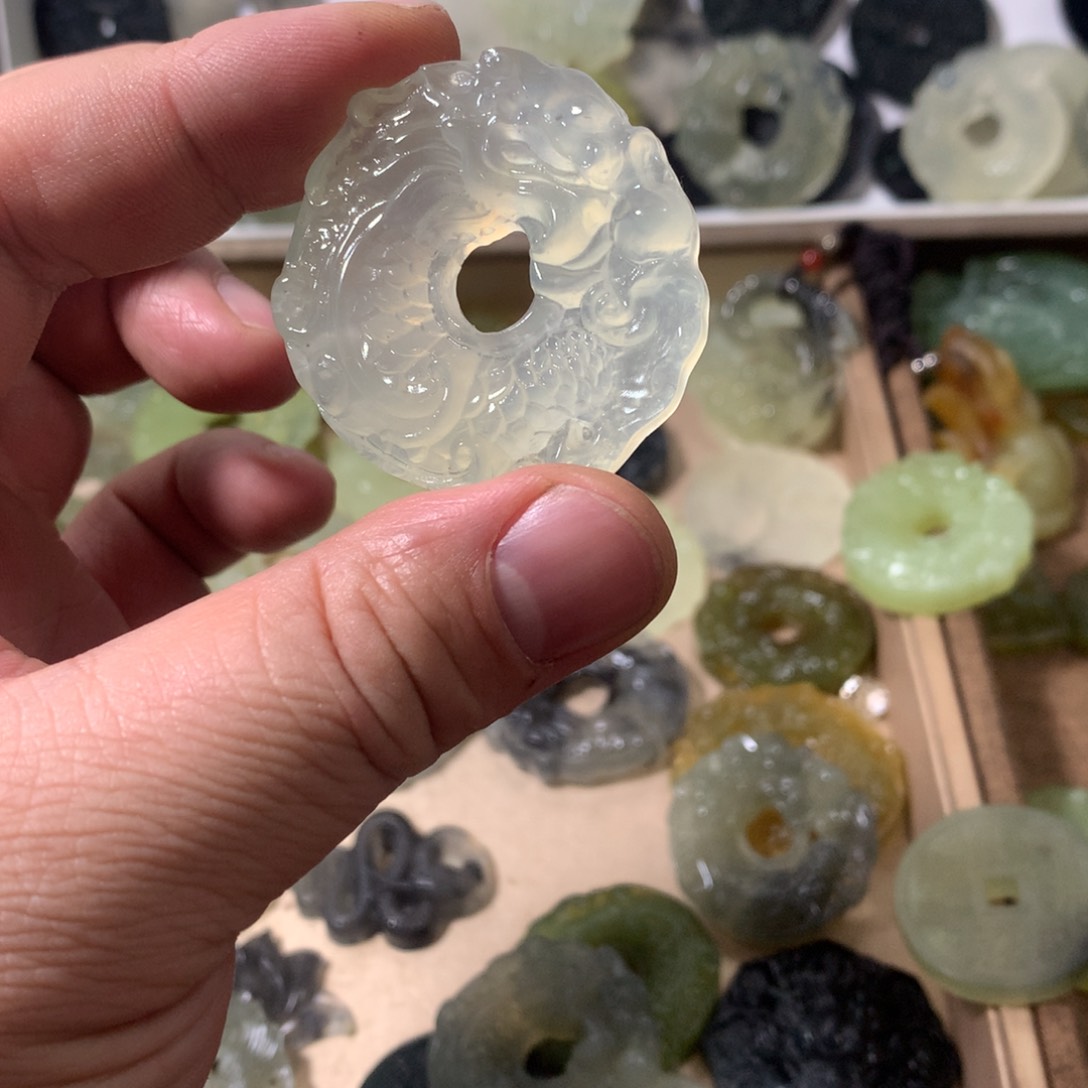 【闪购商品】蛇纹石玉颈饰未镶嵌