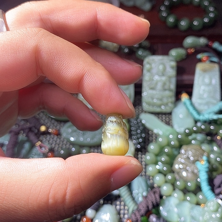 云***狗和田玉未镶嵌吊坠(不含链)