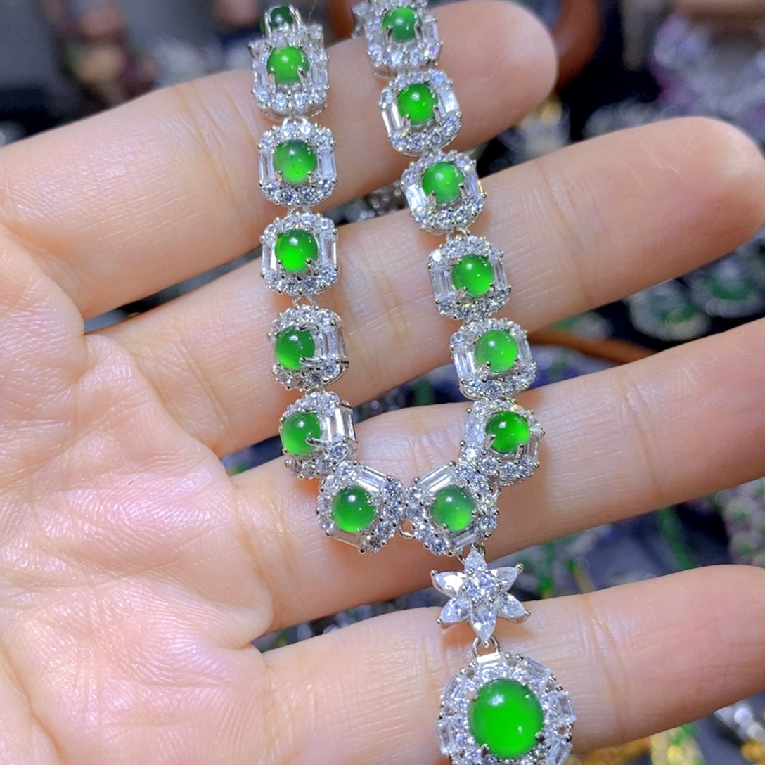 翡翠颈饰银S925镶嵌天然翡翠