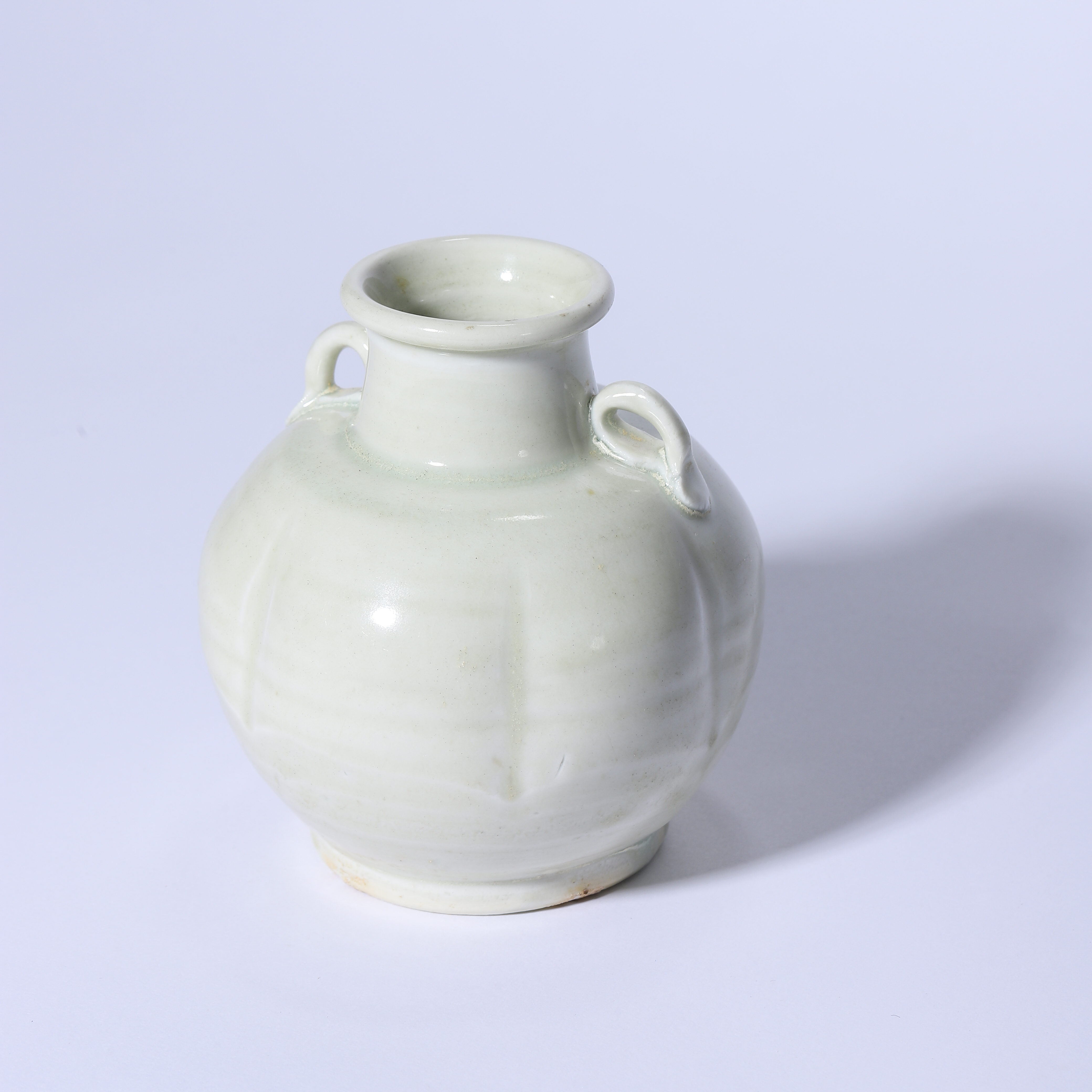 Lot12 明代 白釉双系瓜棱小罐【古董拍卖】