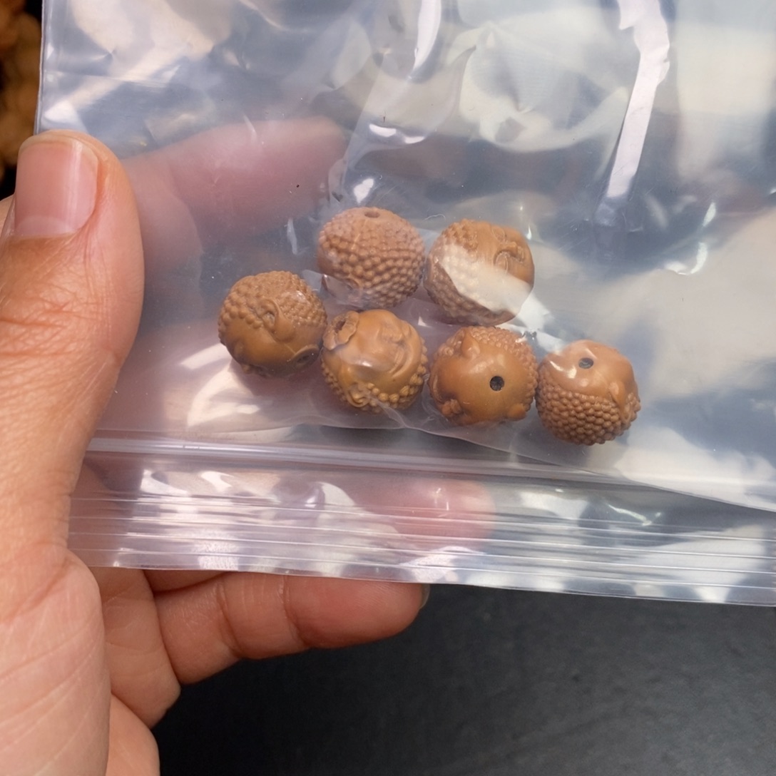 爱***蜂吊坠猴头核桃橄榄猴头