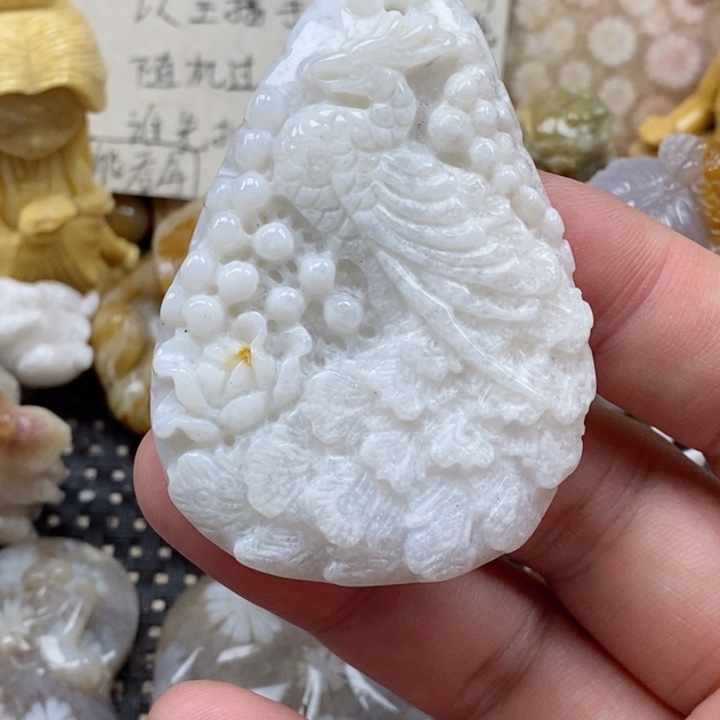 颈饰未镶嵌硅化珊瑚（珊瑚玉）