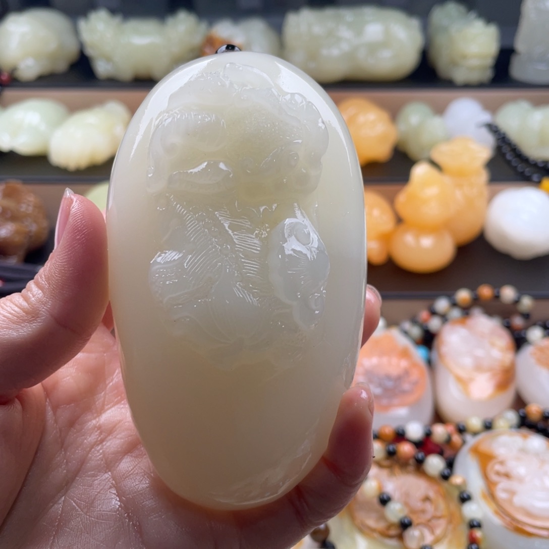 A***1石材天然古青石手把件