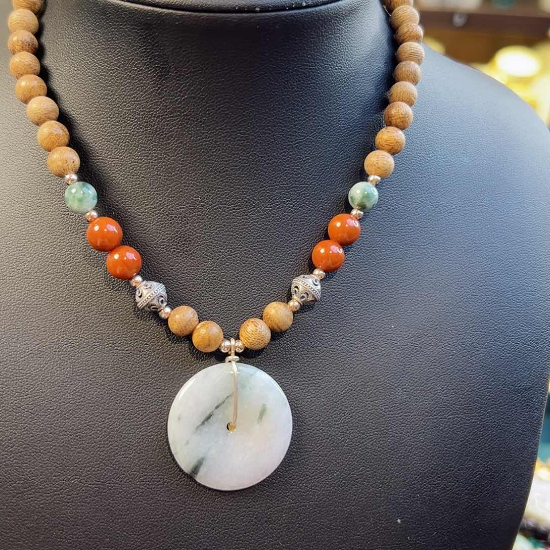 翡翠未镶嵌颈饰，