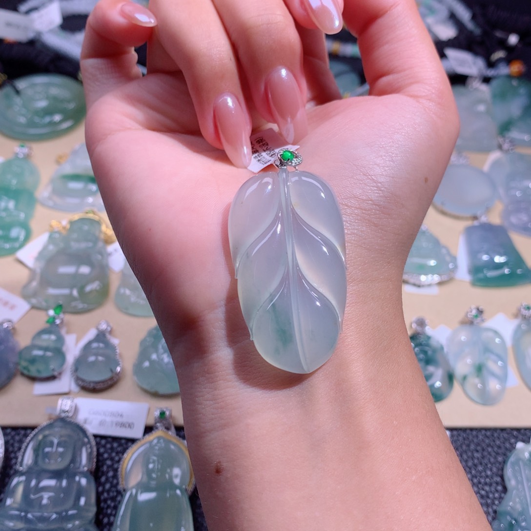 翡翠吊坠(不含链)18K金镶嵌