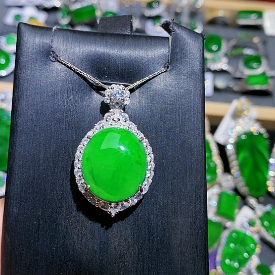 翡翠未镶嵌颈饰吊坠16