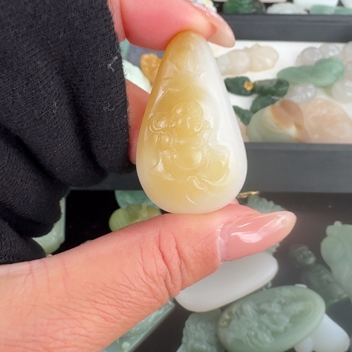 和田玉未镶嵌颈饰荣浩