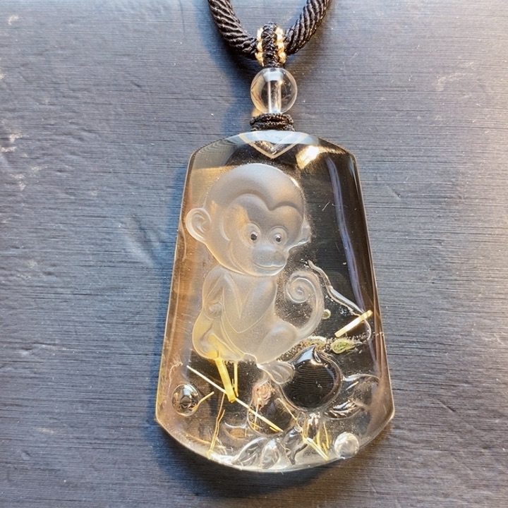 颈饰未镶嵌发晶天然白体黄钛晶生肖猴无事牌