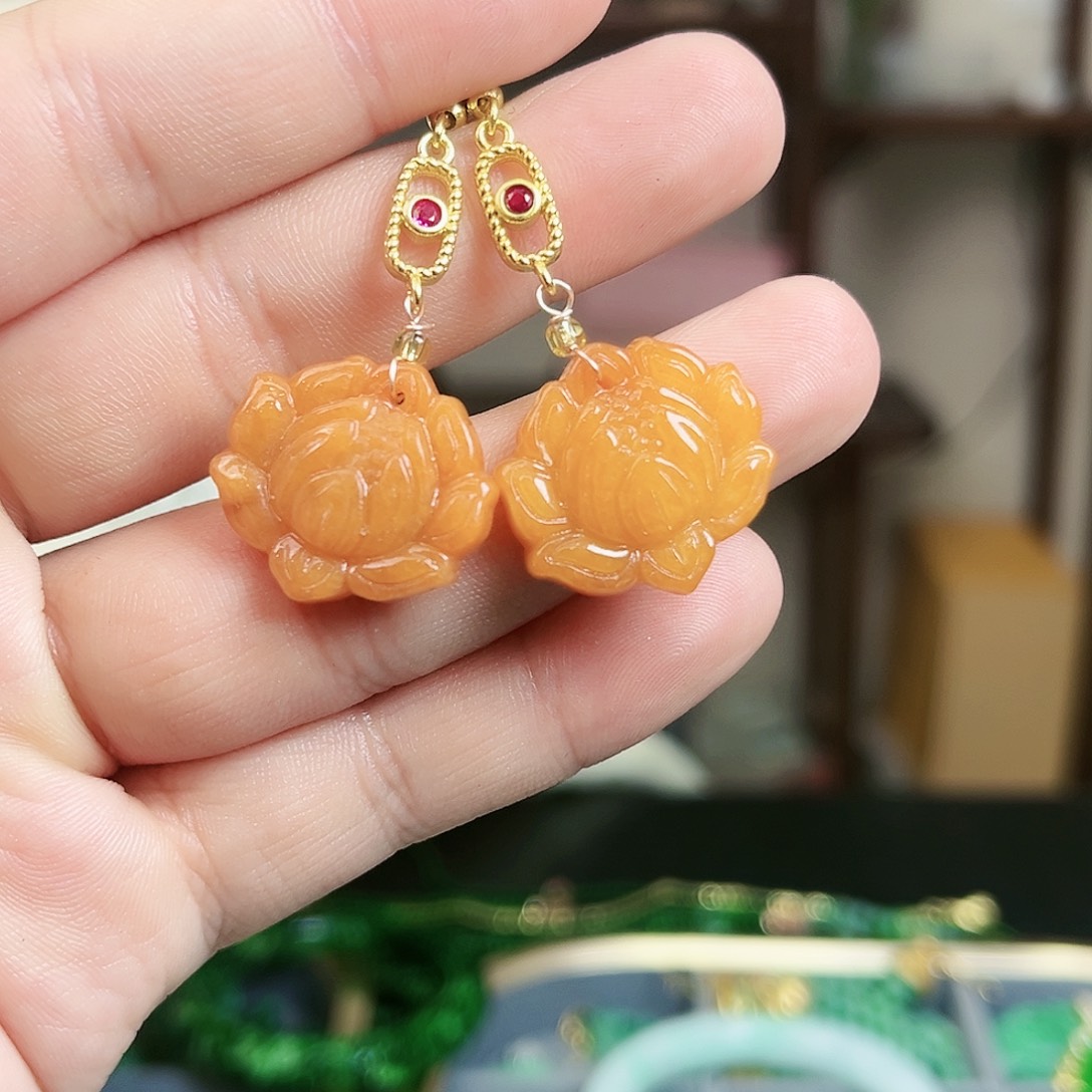 翡翠颈饰未镶嵌耳饰