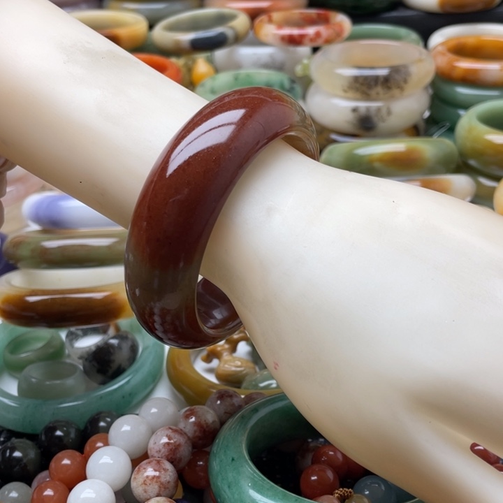 石英质玉手镯未镶嵌