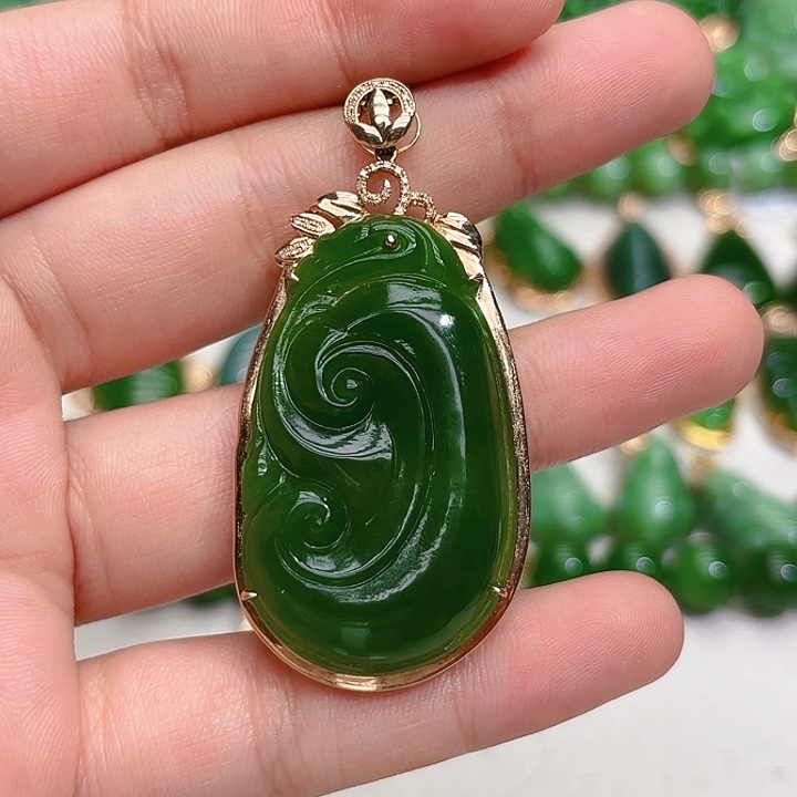 和田玉（碧玉）颈饰18K金镶嵌