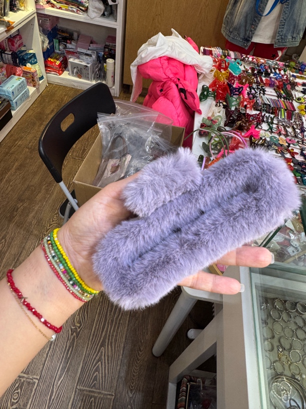 长方形紫色毛毛发抓