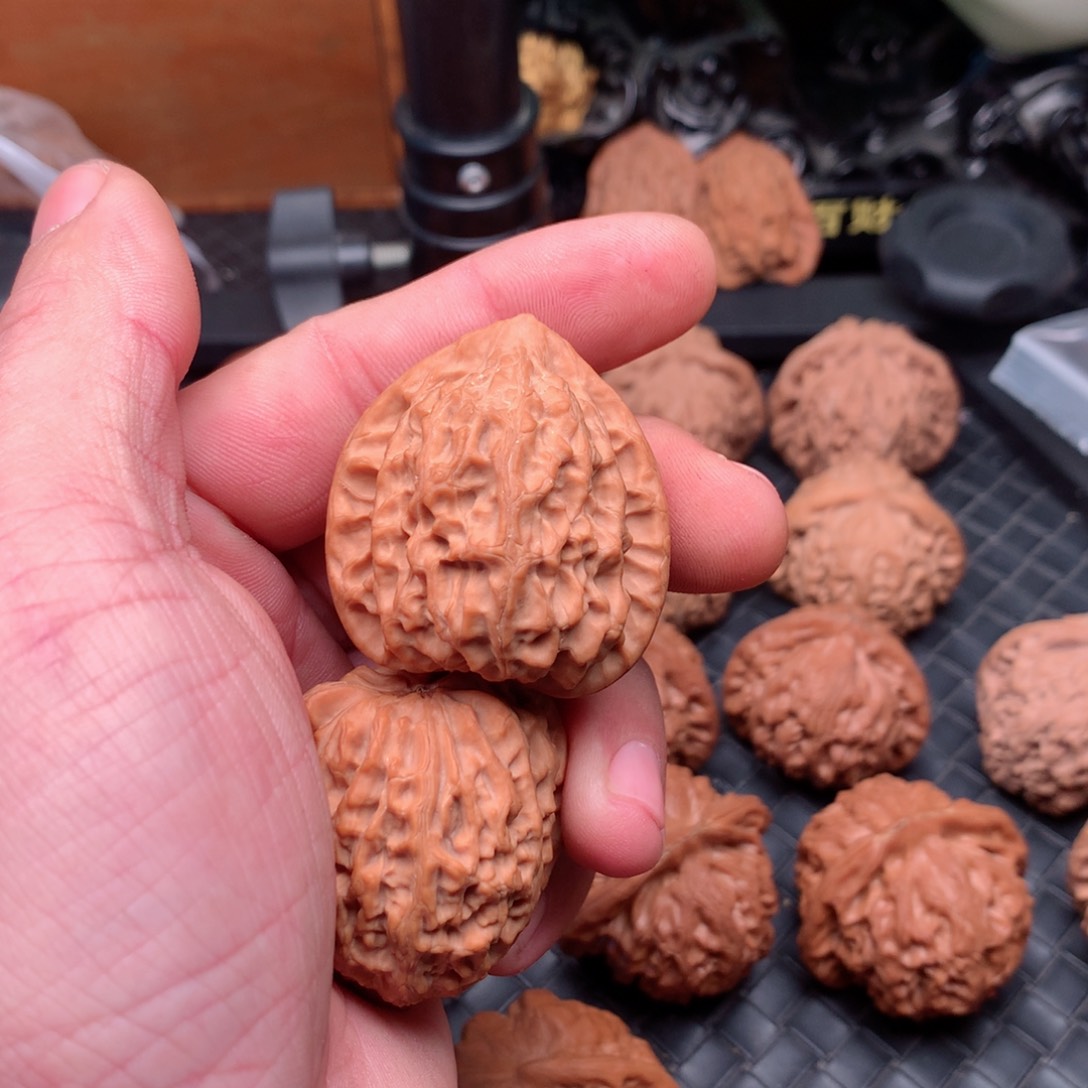 文玩核桃吊坠潇**客金牛