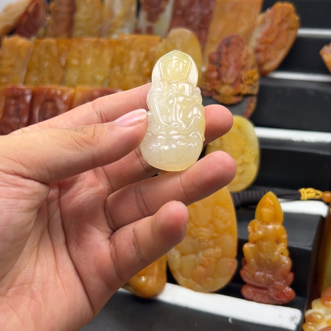 未镶嵌石英质玉（黄龙玉）黄龙玉