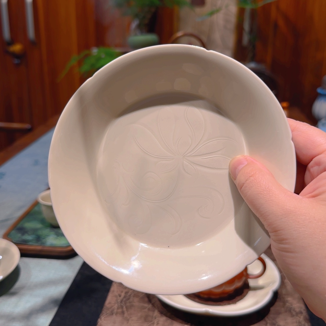 微澜定瓷 二等品仿宋刻花折腰葵口盘16cm