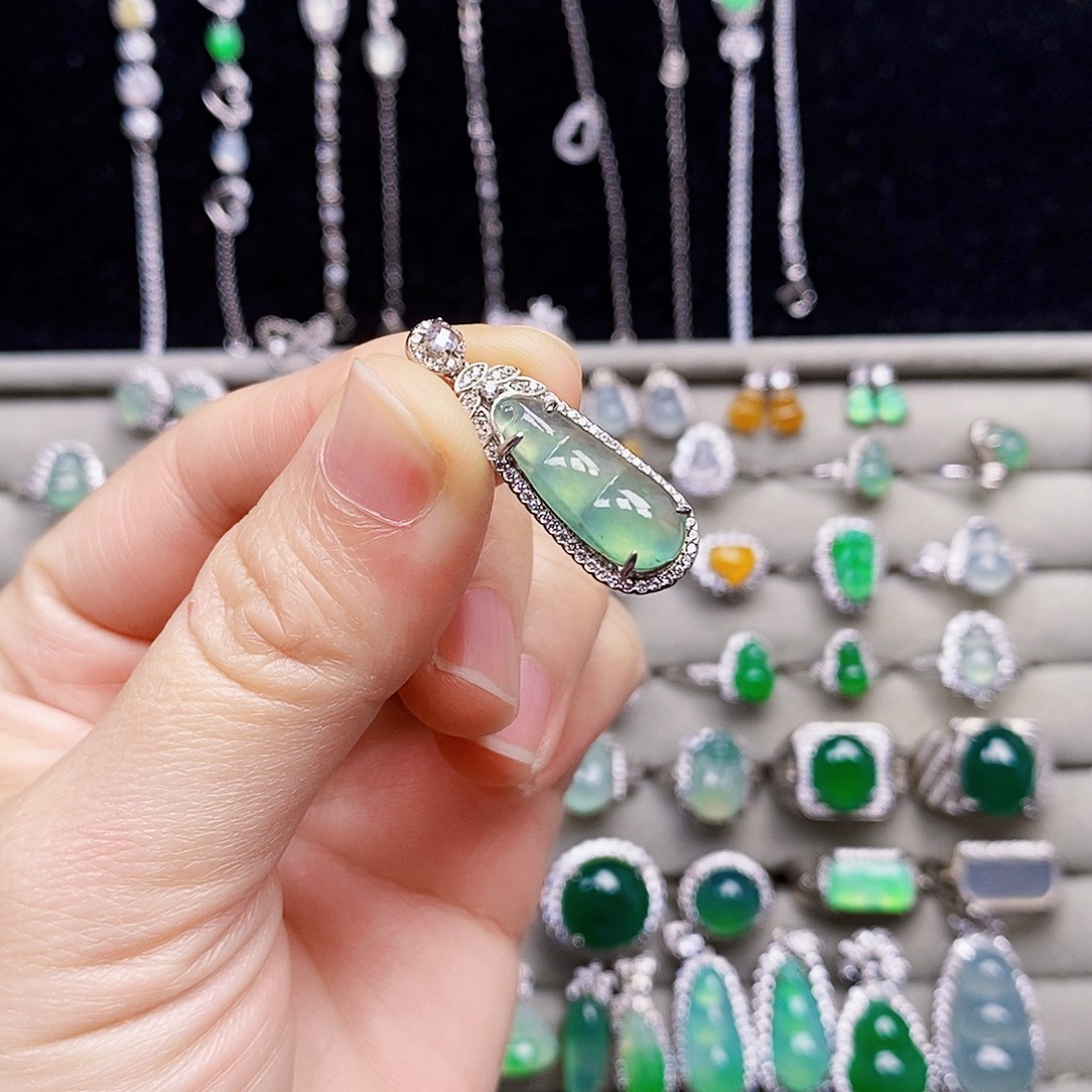 翡翠银S925镶嵌颈饰豆子