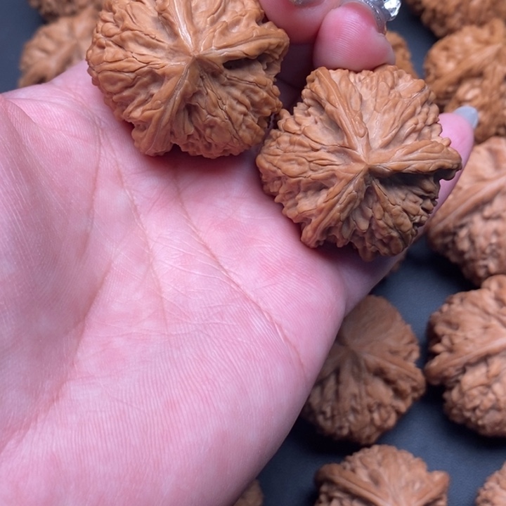 文玩核桃吊坠三棱