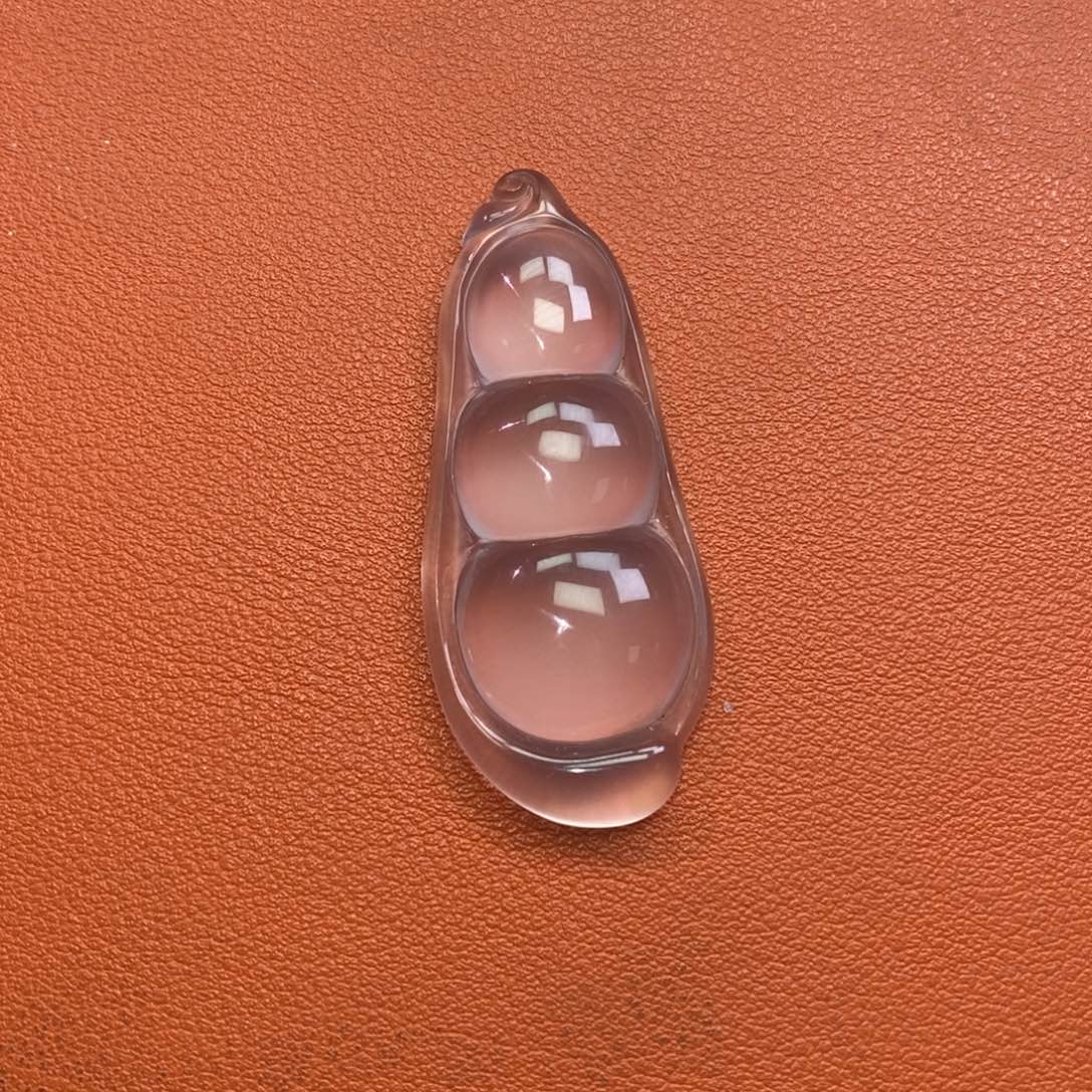 娃***贝石英质玉未镶嵌珠宝半成品