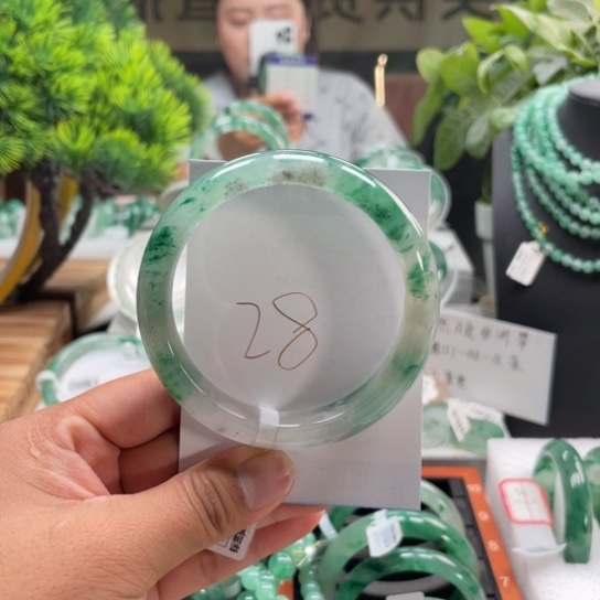 石英质玉手镯未镶嵌
