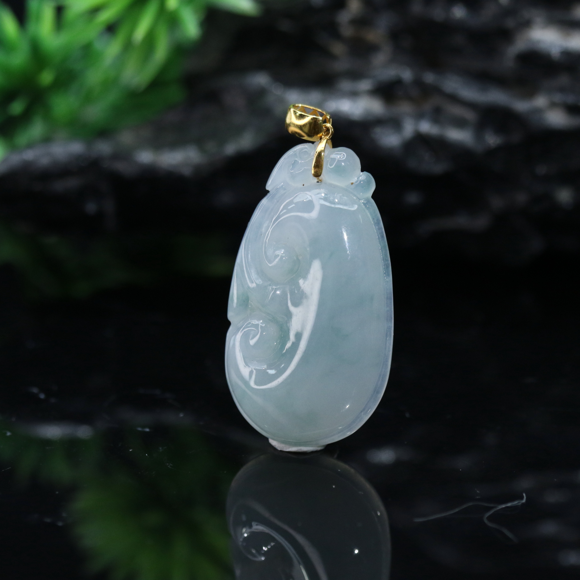 2天然缅甸翡翠A货18k冰晴如意吊坠/500667/上海嘉禾拍卖