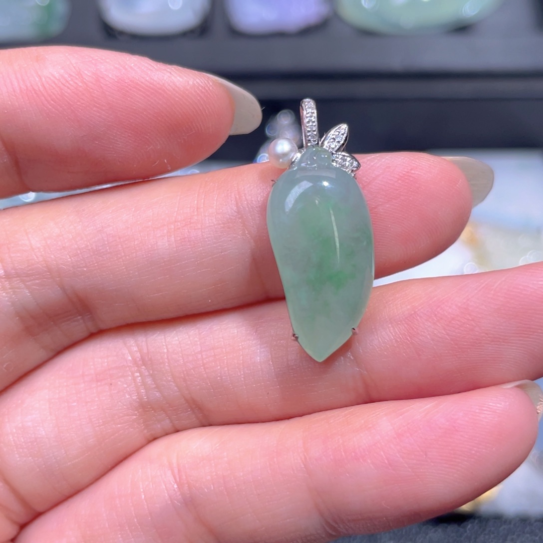 颈饰18K金镶嵌翡翠翡翠