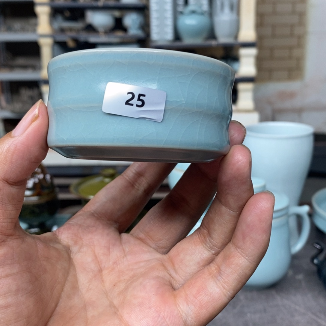 小***行抱朴汝瓷仿古一级