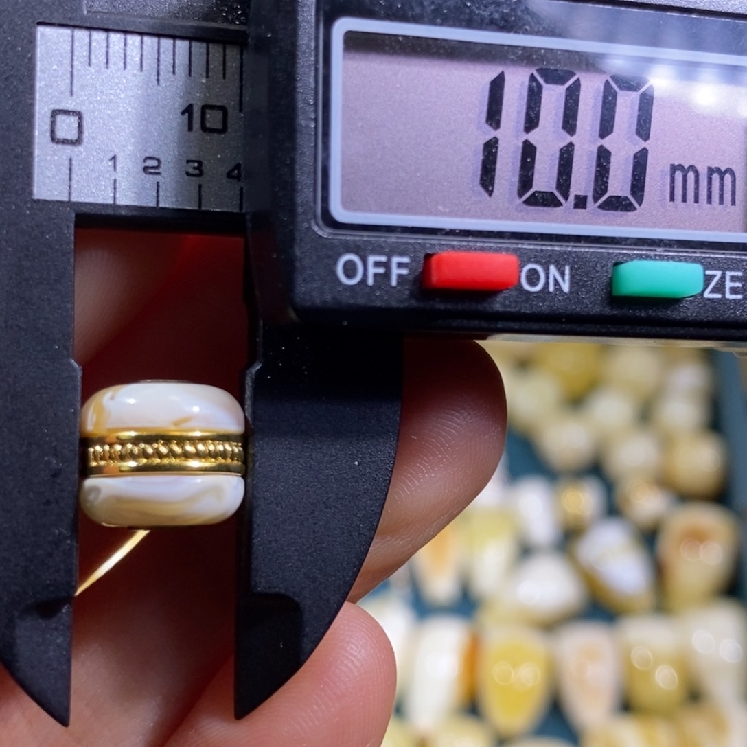 未镶嵌蜜蜡裸石配饰