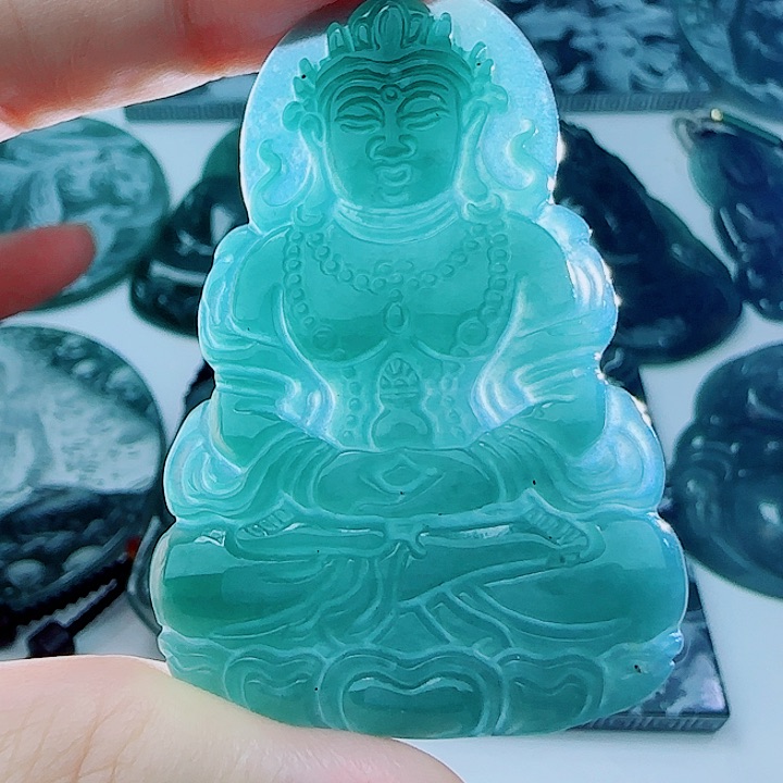 翡翠未镶嵌颈饰多样性发货天然的A货翡翠