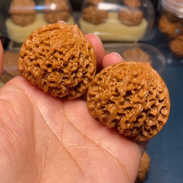 【闪购商品】文玩核桃把件满天星