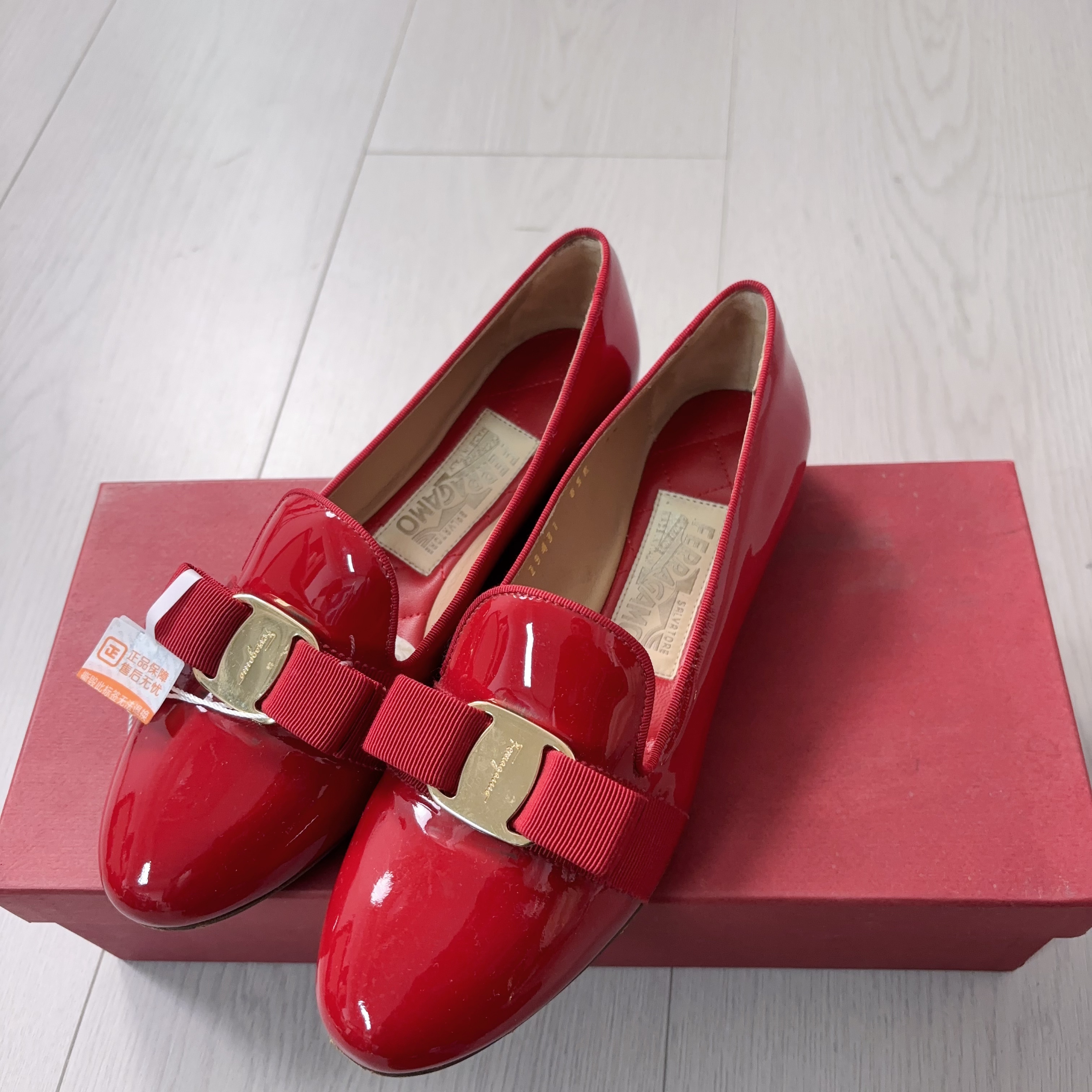 95新 FERRAGAMO/菲拉格慕  菲拉格慕平底5码半/ 251101ZMT9YA1