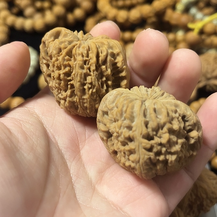 指***云把件文玩核桃42左右歪南疆，朋友福利