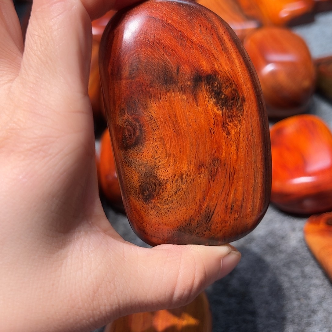 用***1交趾黄檀（大红酸枝）