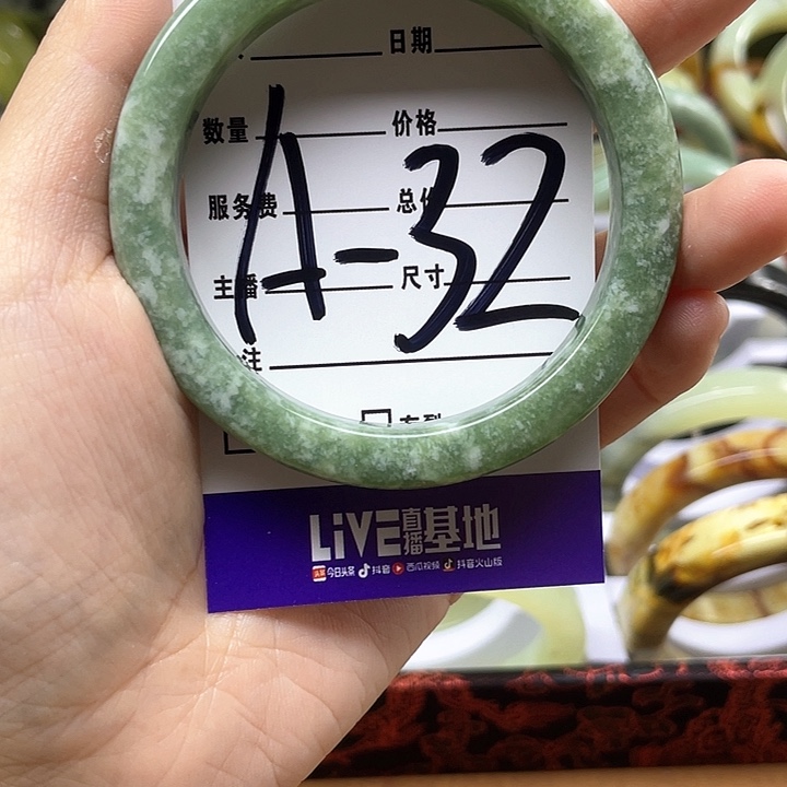 蛇纹石玉手镯合金s****w
