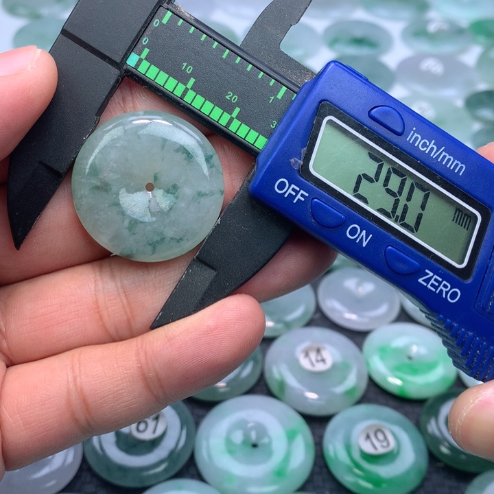 翡翠颈饰未镶嵌缅甸天然A货翡翠