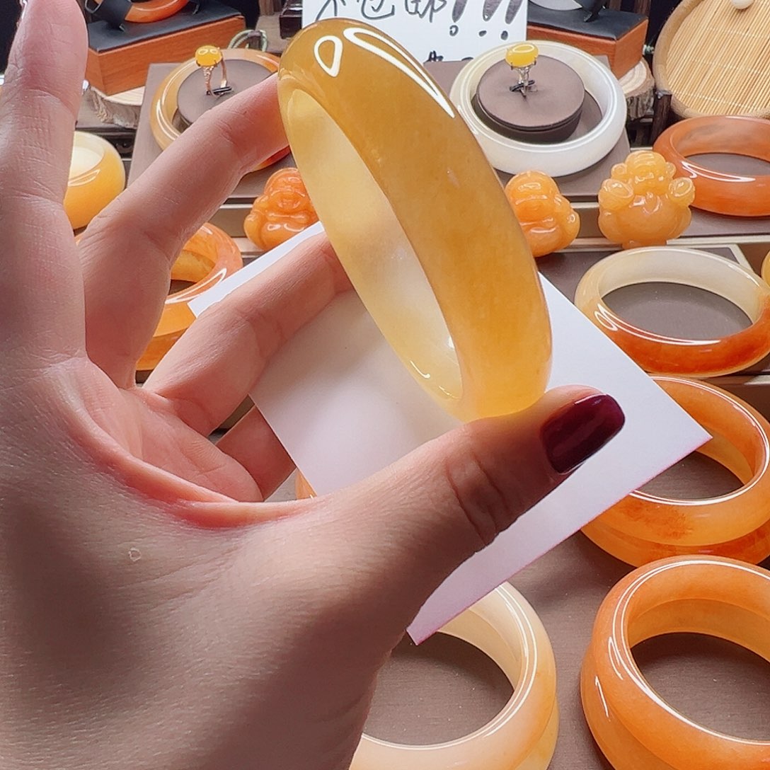 樱***瑾石英质玉（黄龙玉）未镶嵌手镯60.5