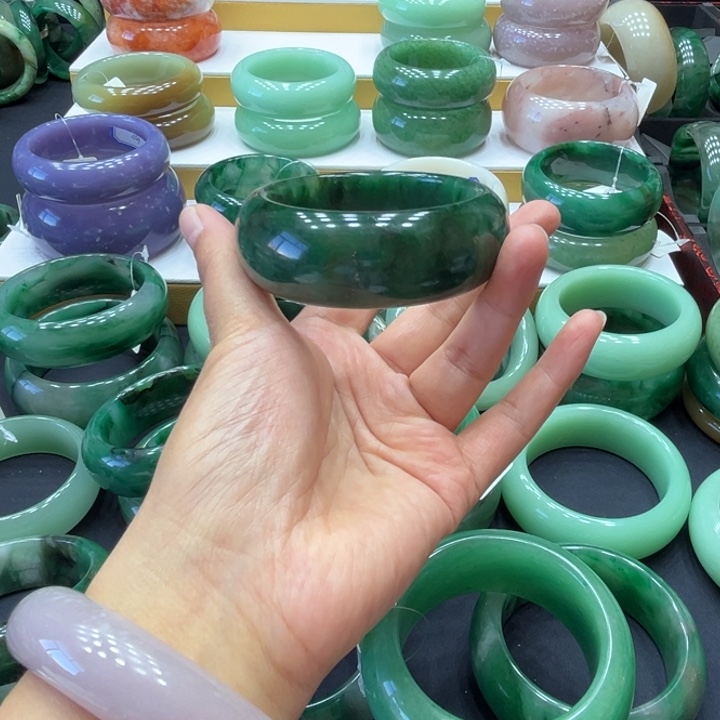 石英质玉（非洲翠）未镶嵌手镯