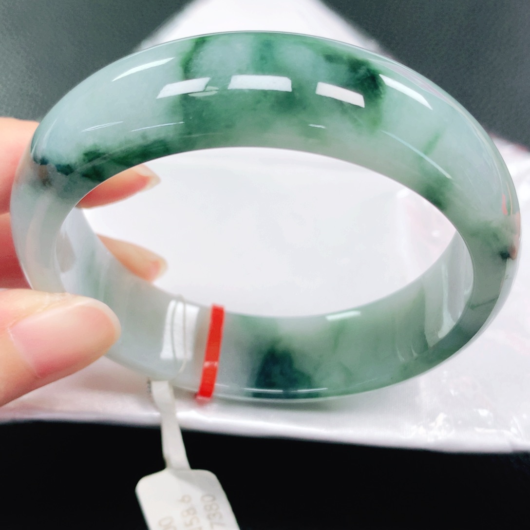 翡翠手镯未镶嵌59圈