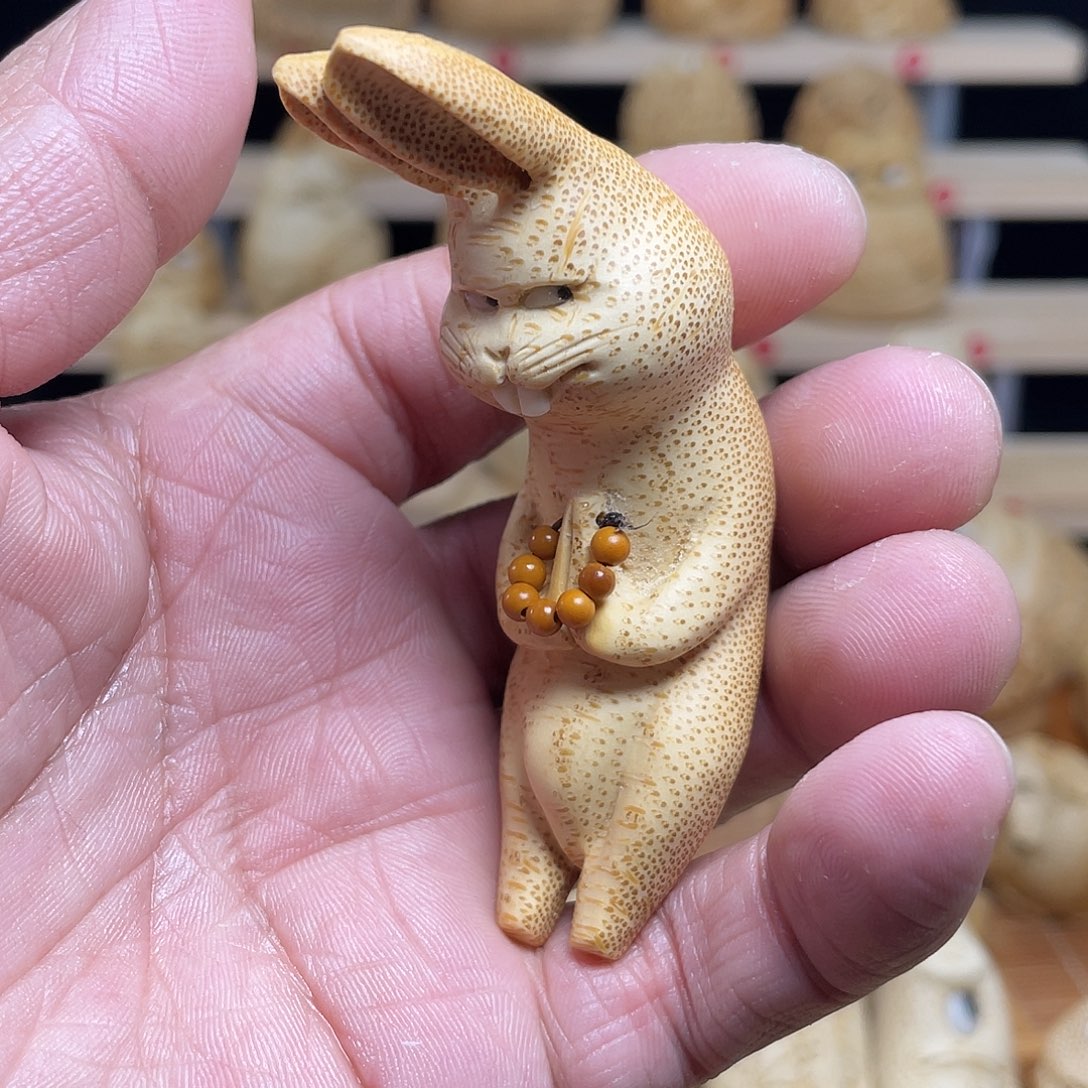 竹竹根雕兔子手把件