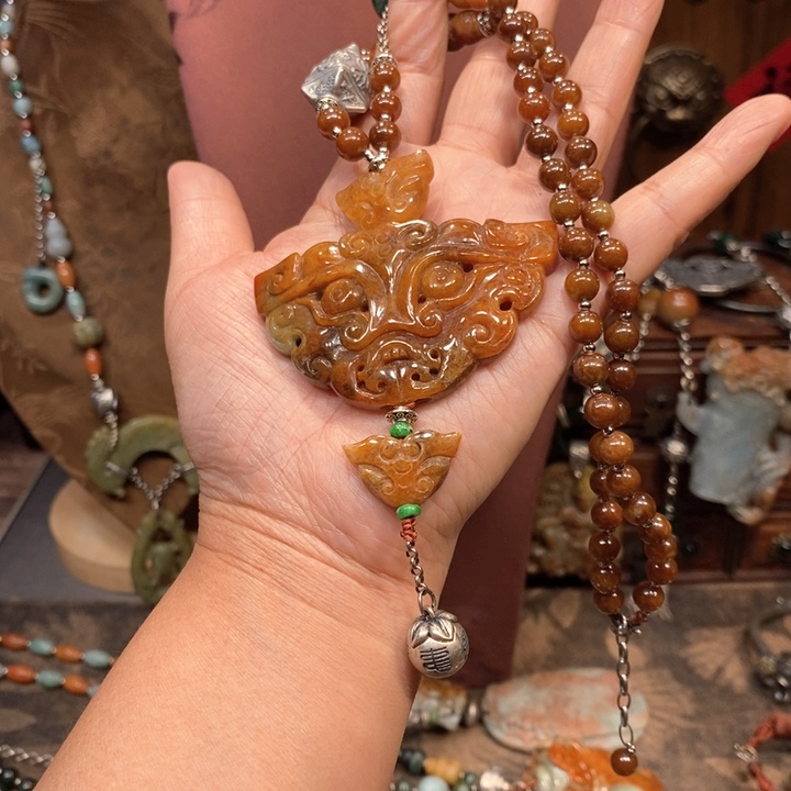 翡翠吊坠(赠链)未镶嵌